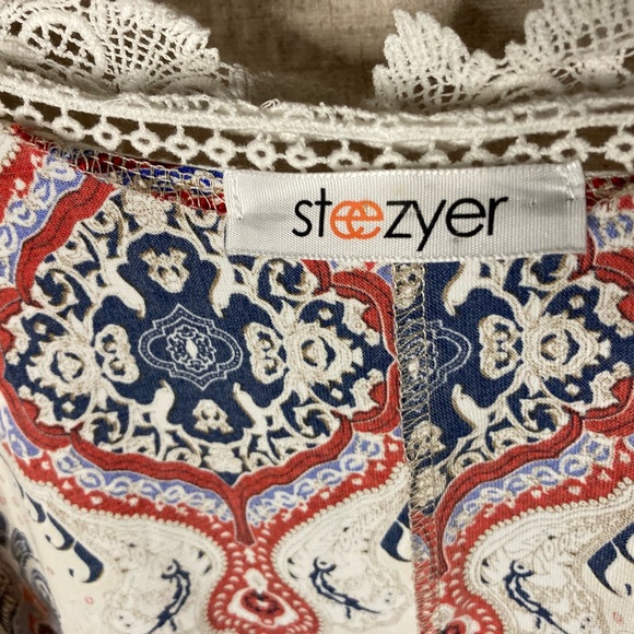 Red and Blue Paisley Print kimono/cover-up with Relaxed Style with lace trim - Picture 2 of 4